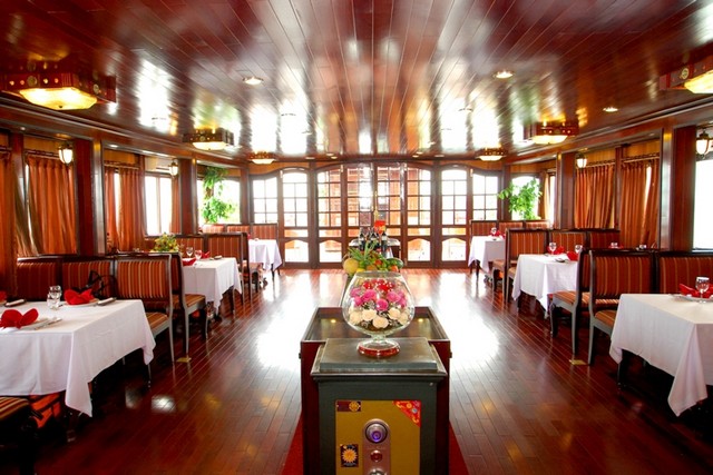 Bai Tho Cruise Dinning room