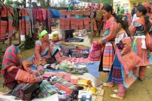 Cao Son market day