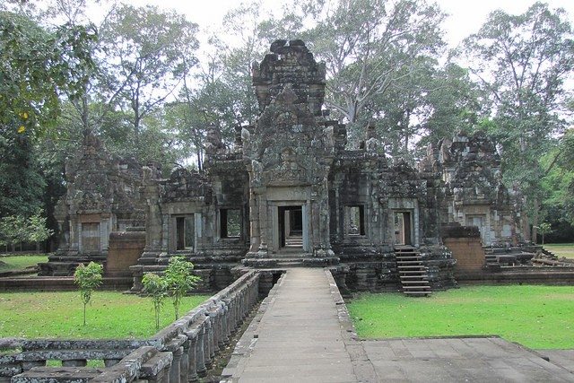 Chausay Tevoda temples