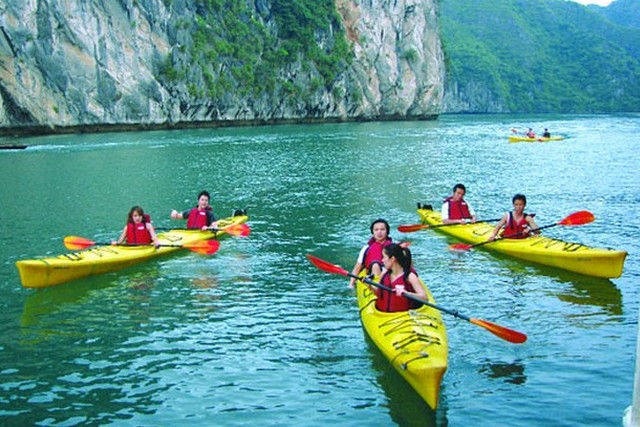 Glory Cruises Kayaking