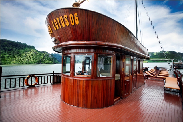 Golden Lotus Cruise Sundesk