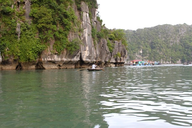 Halong Cap La fishing village