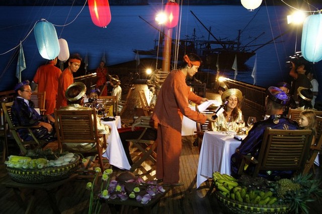 Indochina Sails Cruises Dinning on board