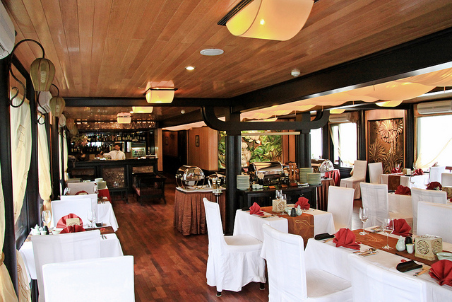 Indochina Sails Cruises Dinning room