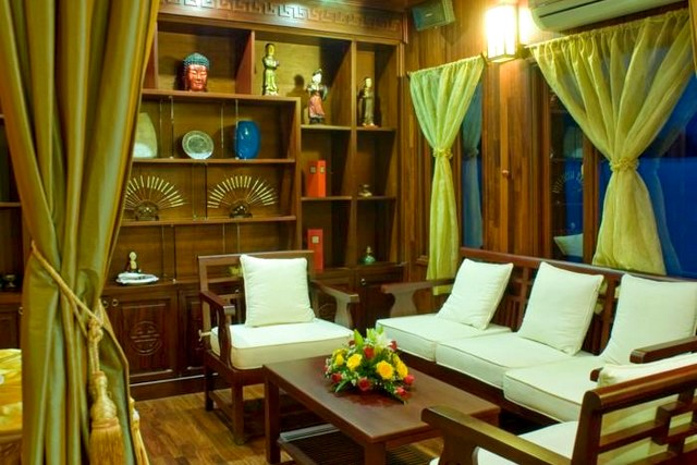 Indochina Sails Cruises Living room
