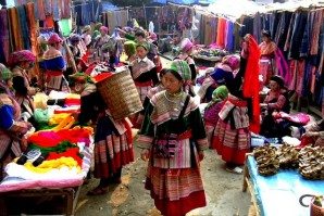 Lung Khau Nhin market Cao Son Ecolodge
