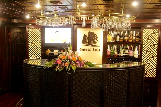 Oriental Sails Cruise Bar