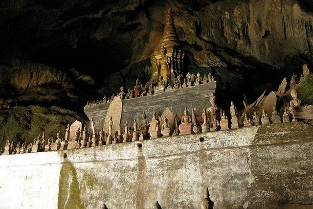 Laos Pak Ou Cave
