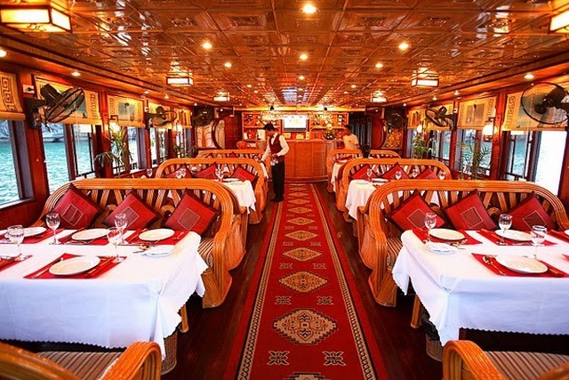 Phoenix Cruises Dinning room