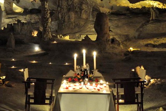 Prince cruise Dinning in cave