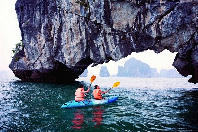 Victory cruise kayaking