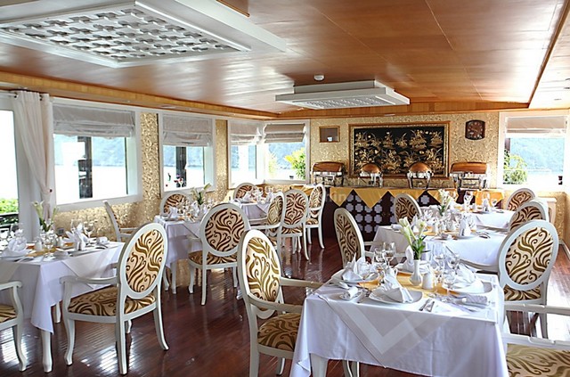 White Dolphin Cruise Restaurant