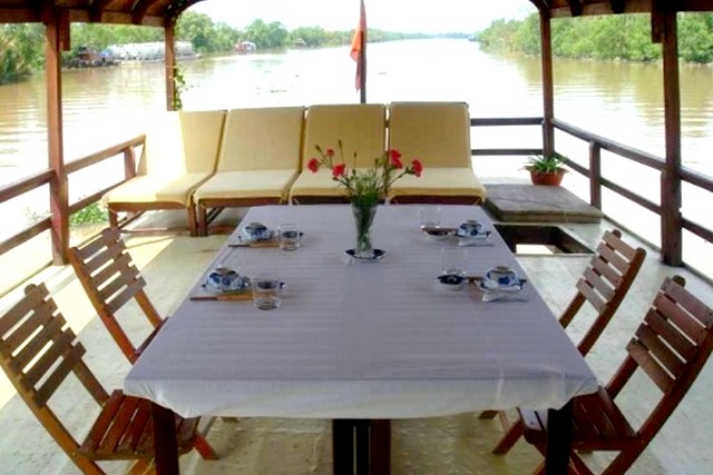 Sampan Cruise Dinning room