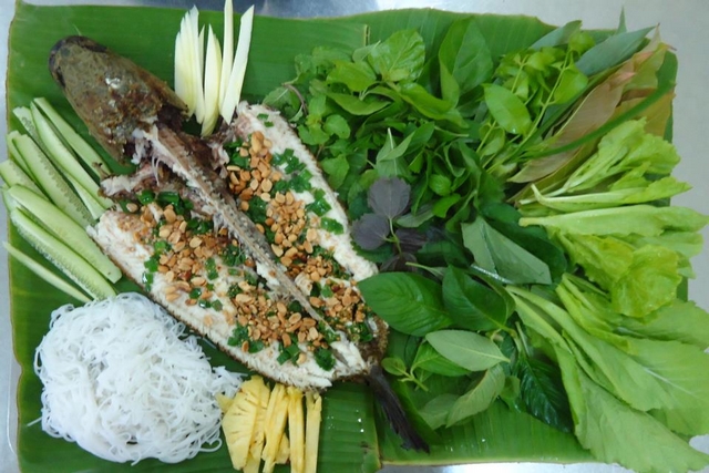 Ca nuong trui (Bare fried fish)