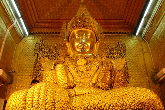Maha Myat Muni Festival