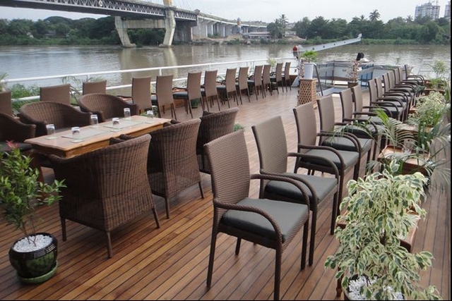 Royal Green River Cruises Relax on board