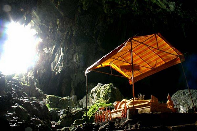 caves Vang Vieng