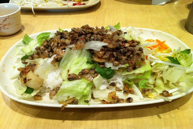 Com hen song Huong (Perfume River mussel cooked rice)