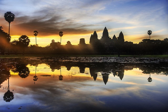 Sunrise-Angkor-war