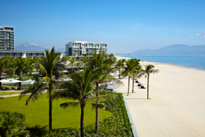 Hyatt-Regency-Beach-View