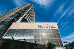 novotel-danang-premier-han-river-entrance