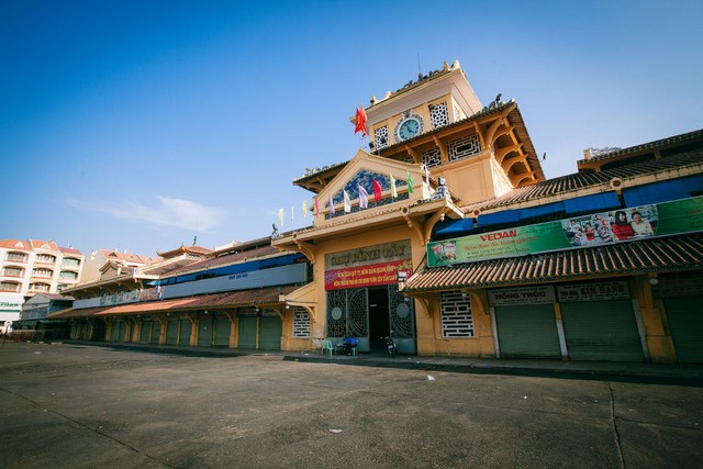 Binh Tay Market