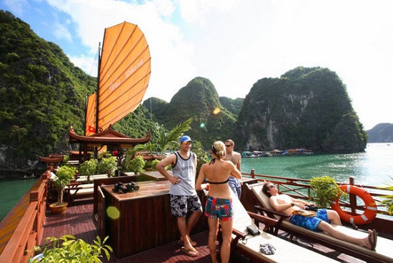 Discover Halong Bay on a Cruise Ship