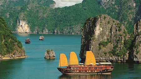 halong bay in vietnam