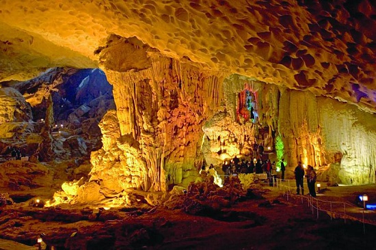 Visit the Sung Sot cave is one of the best things to do in Halong Bay