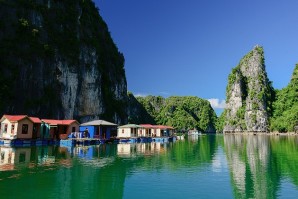 Vung Vieng fishing village in Ha Long
