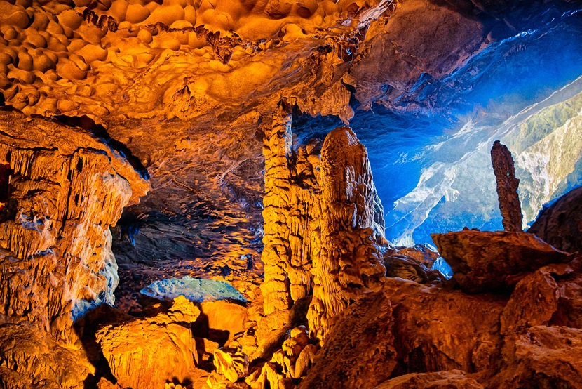 Ha Long Sung Sot Cave