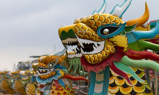 A Dragon boat trip on Huong river 