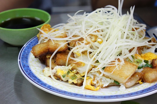 Bot Chien (Vietnamese Fried Rice Flour Cake)