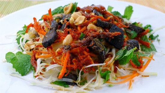 Goi Kho Bo (Green Papaya Salad with Beef Jerky)