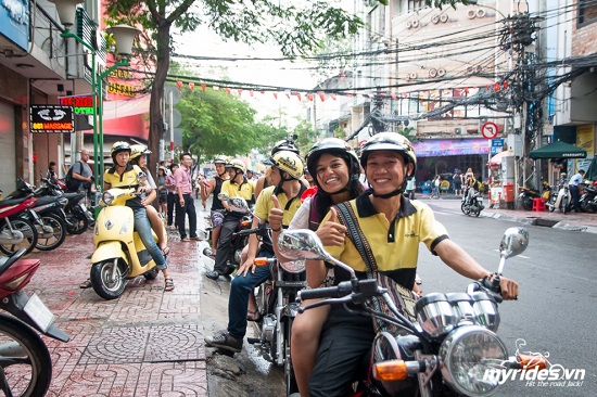 Motorbike tour to explore Saigon