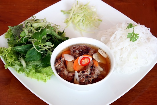 Obama President ate Bun Cha for dinner in the first time visiting Hanoi