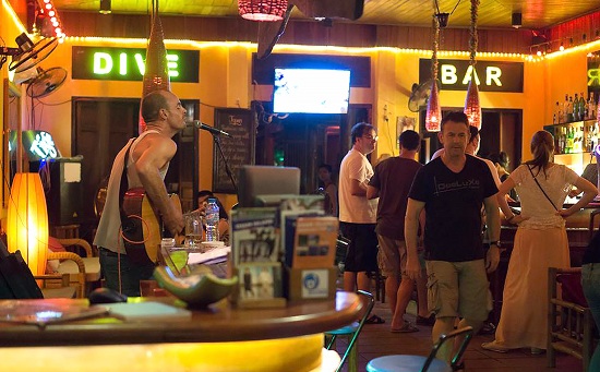 Relax at cafe and bars in Hoi An ancient town
