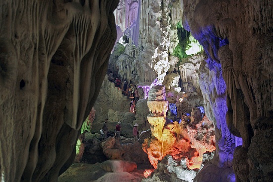 Dau Go cave in Halong bay 