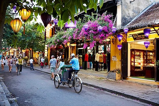 Getting around Hoi An ancient town