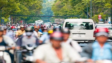 how to cross the street safely in vietnam