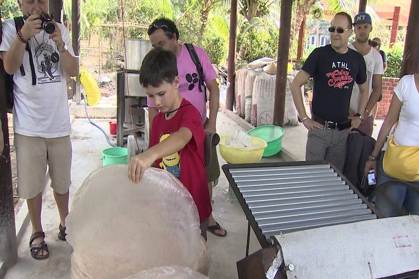 rice noodle making village in can tho
