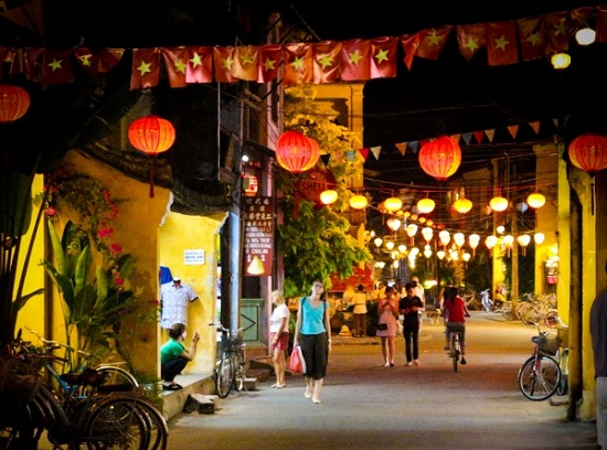 Walking in Hoi An ancient town at night