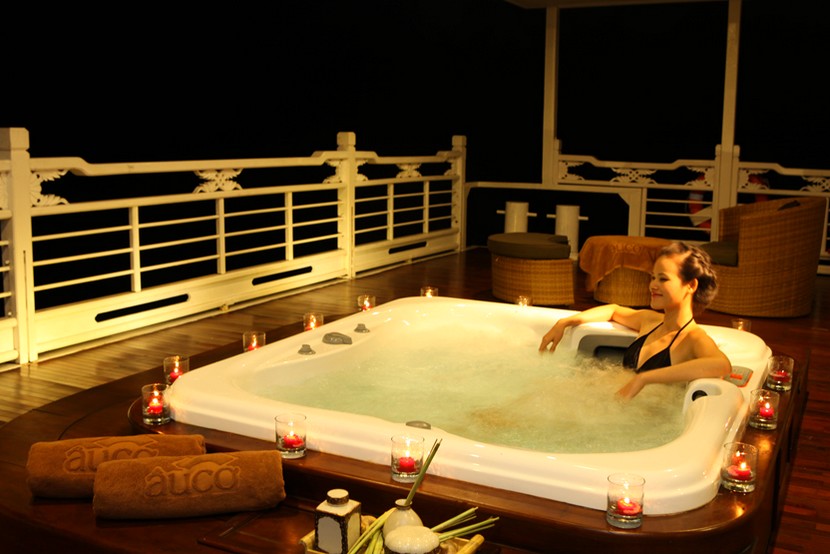 Au Co Cruise Halong Bay Jacuzzi