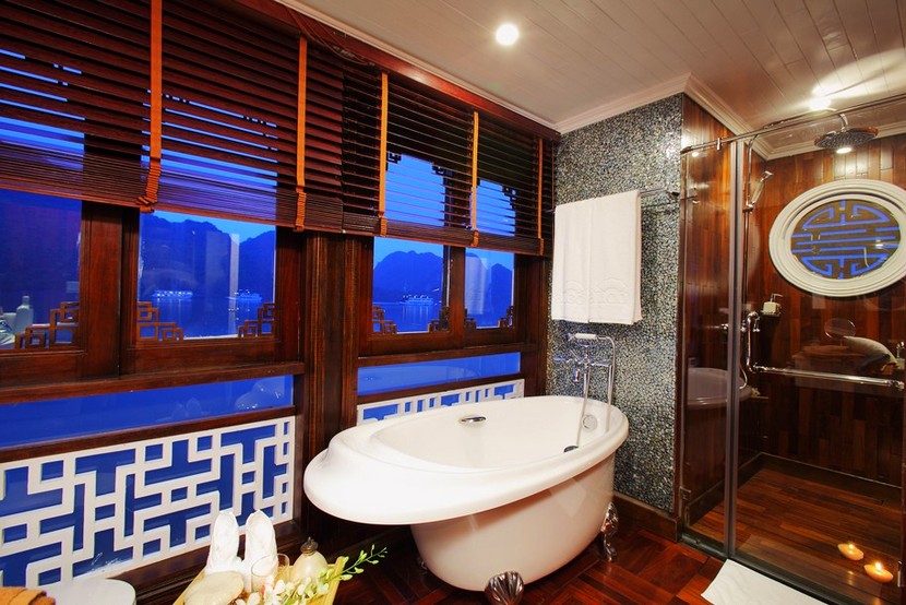 Au Co Cruise Halong Bay Bathroom