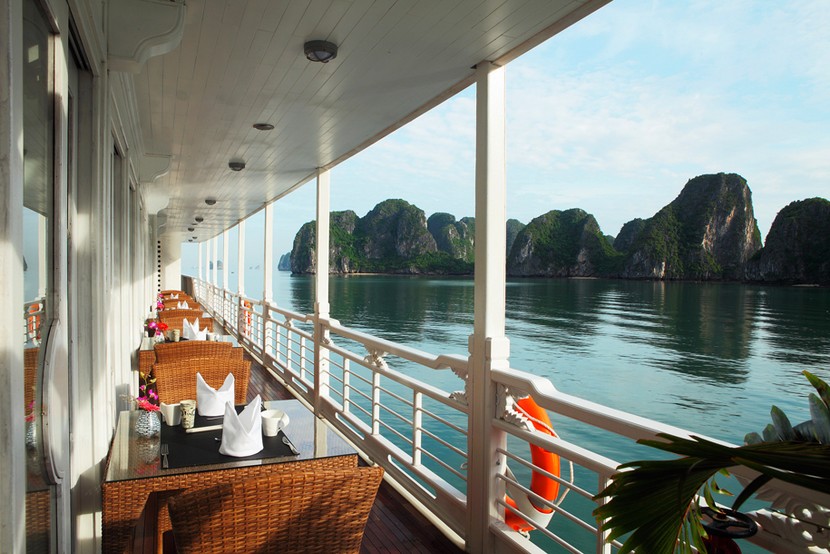 Au Co Cruise Halong Bay Corridor