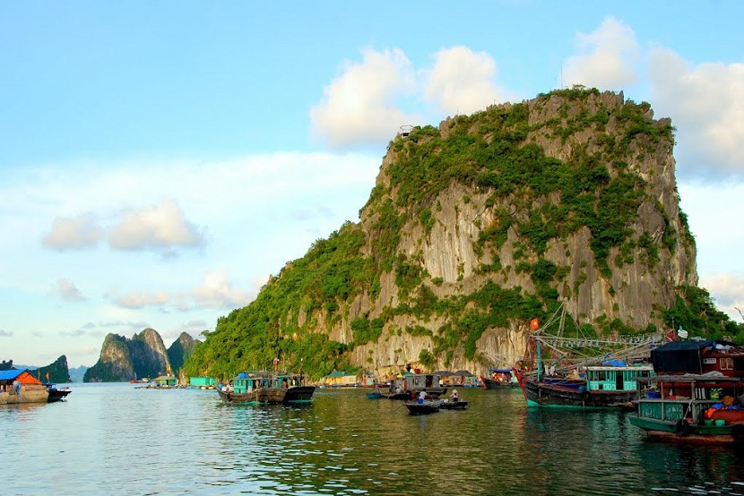 Bai Tu Long bay 