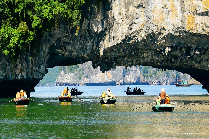 Bai Tu Long Bay