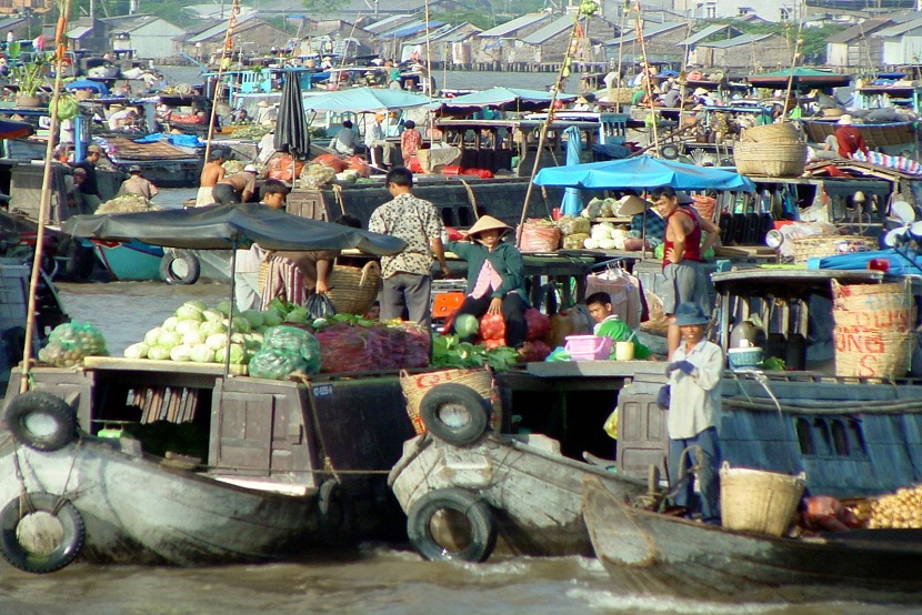 Cai Be floating market