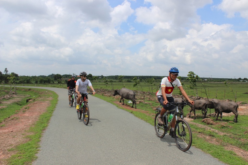 Cycling to Cu Chi tunnels