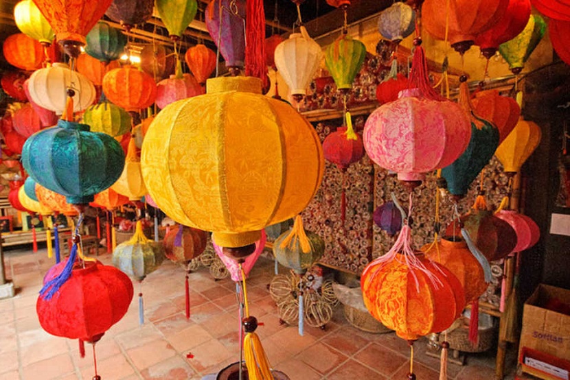 Hoi An Lantern Making – Painting Experience